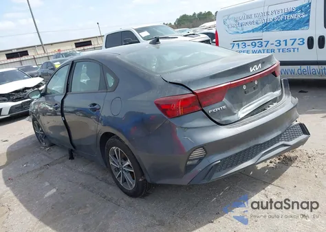 2022 Kia Forte Lxs z USA, uszkodzony, nr VIN 3KPF24AD5NE427699